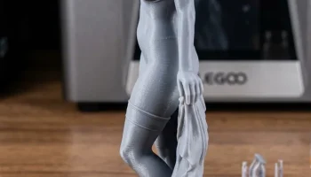 статуя девушки аниме