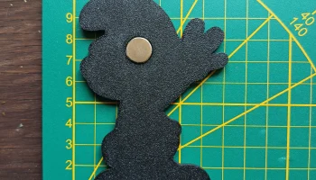 Фигурка смурфа - магнит на холодильник 1