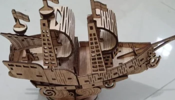Корабль с парусами из фанеры