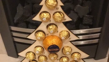 Елка с ячейками для конфет