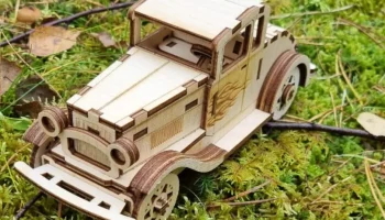 Старый автомобиль Ford