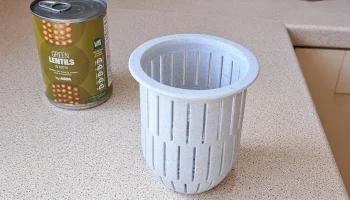 Консервная банка дуршлаг