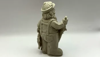 Резная фигурка рыбака 2