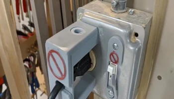 Блокировка шнура питания 2