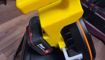 Батарейный фонарь Bauer Powered Flashlight XL 1