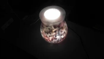 какашка ваза лампа