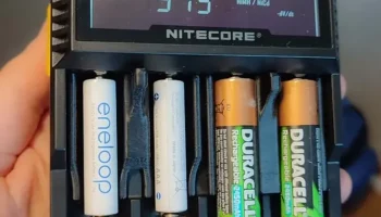 AAA и AA Akku Battery Riser Nitecore D4 Digicharger и др... 1