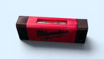 Mini livella a bolla portachiavi - Стайл Милуоки 1