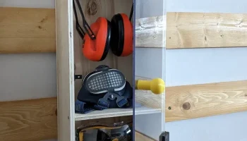 Дверная петля с ручкой и магнитным держателем...... 1