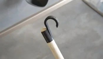 Крючок для ложки на кухонную рейку