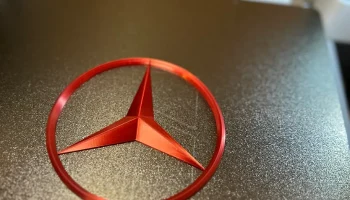 Магнит с логотипом Mercedes-Benz, распечатанный на 3D-при... 2