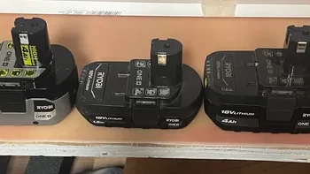 Держатель для аккумулятора Ryobi 18 В с защелкой 4