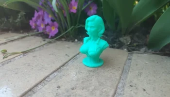 Сексуальная статуя Черной Вдовы 1