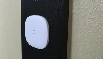 Выступающая кнопка SmartThings (2018) с отверстиями для ... 1