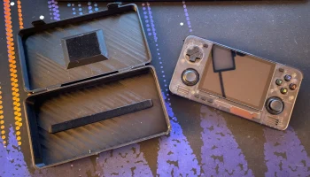 Чехол Retroid Pocket 2S с застежкой 1