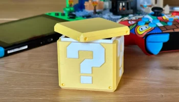 Блок вопросов и держатель картриджей Super Mario 1