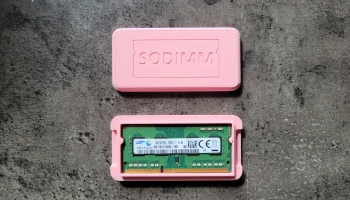 Небольшой футляр для модулей памяти SODIMM