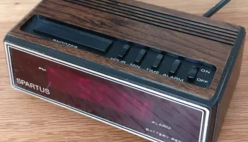Крышка батарейного отсека для будильника Spartus 1108 3