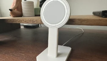 Простая и современная подставка для зарядки MagSafe.........