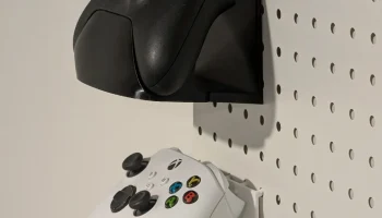 Держатель перфорированной панели для контроллера XBox 1