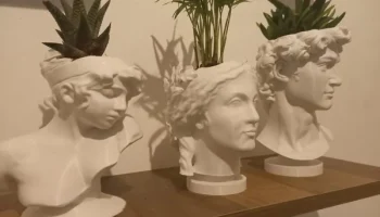 vase angel