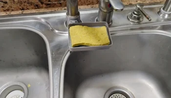 Kitchen sink sponge holder