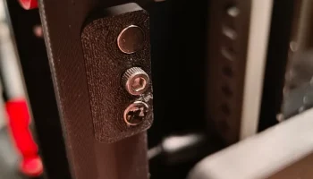 Нижняя панель из ворона с магнитными зажимами и петлями..... 2