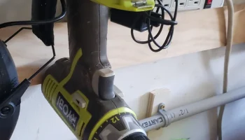 Магнитный адаптер для аккумулятора Ryobi...... 3