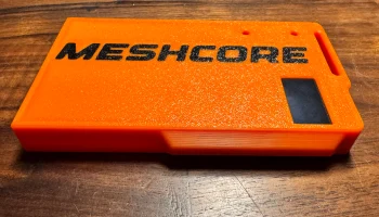 Тонкий корпус со встроенной антенной и солнечной батареей Meshtastic 3