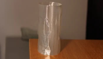 Goop на низкополигональной вазе