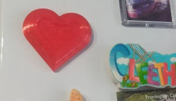 Магнит на холодильник с сердцем любви......