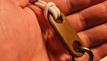 Антенный изолятор для провода динамика...... Антенный изолятор для провода динамика......