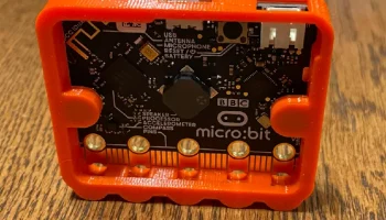 Чехол Micro:bit с магнитами.