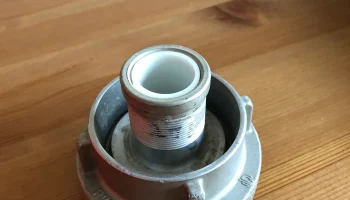 Ваза с пожарным шлангом