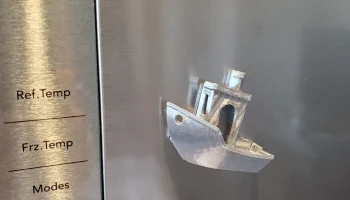 Магниты на холодильник Benchy