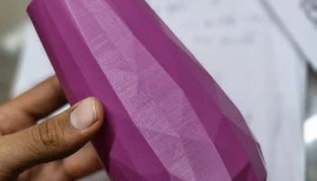 Низкополигональная абстрактная ваза v3