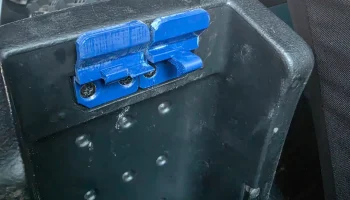 Замена зажима центральной консоли Nissan Navara D22