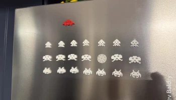 Взрыв магнита на холодильник Space Invader...