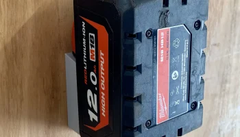 Держатель батареи Milwaukee M18 4