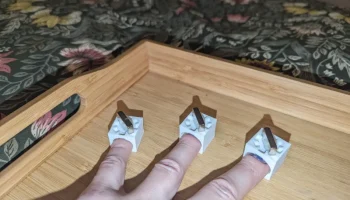 Магнитный держатель для лака для ногтей...... 3