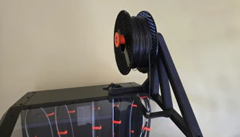 Держатель нити в верхнем корпусе Prusa XL для абразивных... 2