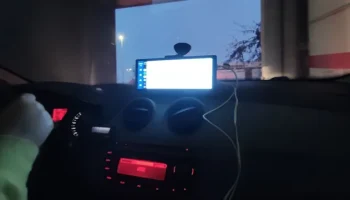 Держатель на присоске для экрана Android Auto другой марки