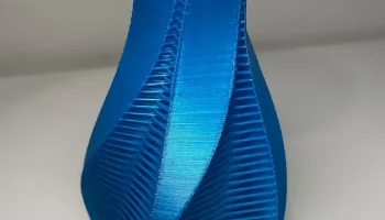 Витая ваза с нитями для Prusa MINI 2