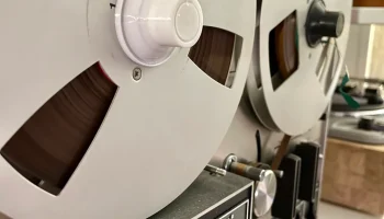 Замок катушки (зажим) для катушки Akai 4000DS с катушки Замок катушки (зажим) для катушки Akai 4000DS с катушки