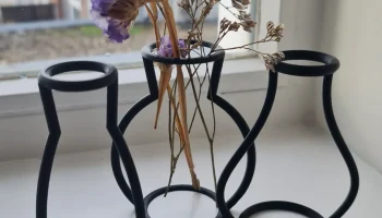 Wire vase
