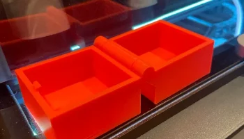 Коробка 50X50X50 мм с петлей и замком-клипсой 3