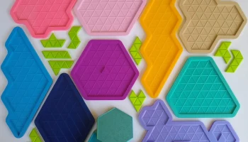 Подносы и футляр для деталей Hexiamond Puzzle Challenge