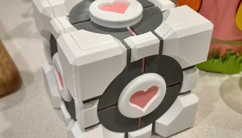 Контейнер и крышка Portal Companion Cube 2