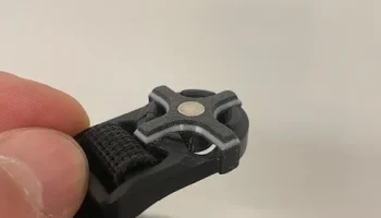 Магнитный зажим на грудь Camelbak Mule 1