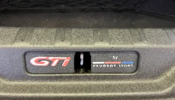 Крышка замка задней двери Peugeot 308